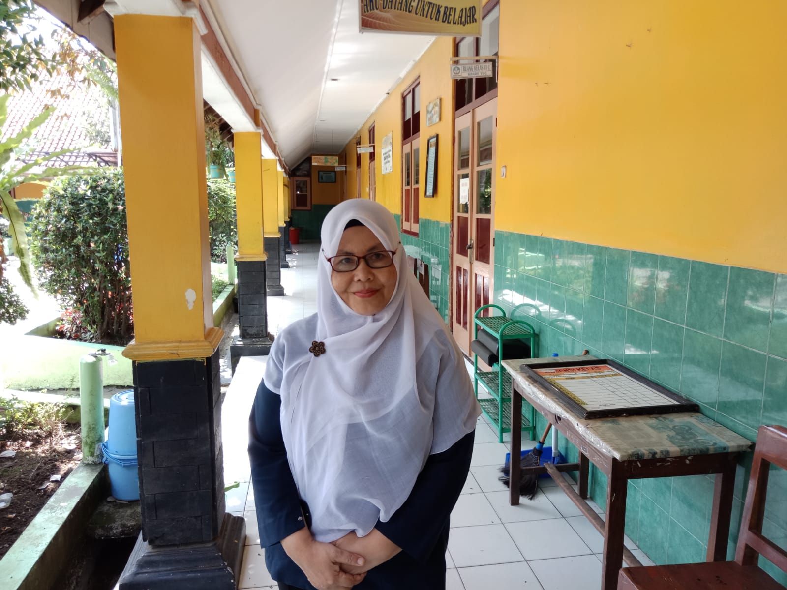 <center><br>UMI LESTARI, S.Pd. SD</center>